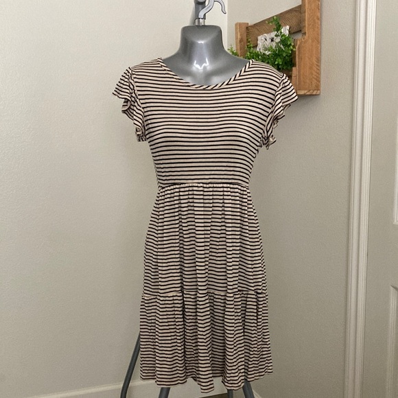 Dress - Picture 1 of 4